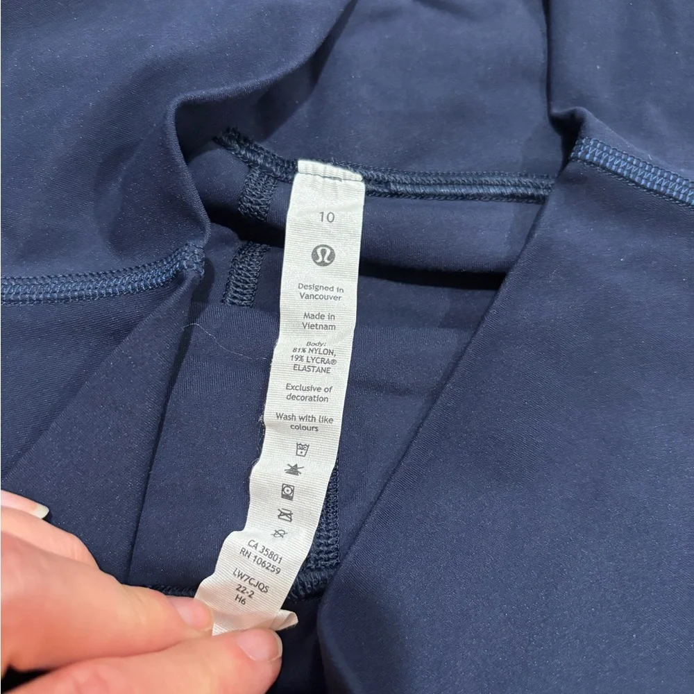 Lululemon Align High-Rise Short 4” Buttery Soft Nulu Like New true navy sz 10 - Picture 9 of 10